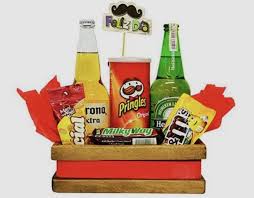 Asegúrate de acompañar estos vasos con sus cervezas. Dos Cervezas A Escoger Chocolates M M Mani La Especial Chocolatina Milky Way Pin De La Oca Desayuno Dia Del Padre Arreglo Con Cervezas Regalos De Caramelos