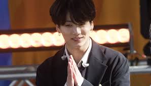 Jungkook (bts) — euphoria 04:02. Bts Star Jungkook Seine Neue Frisur Sorgt Fur Wirbel Auf Twitter Bunte De