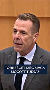 Mi baja van Brüsszelnek Orbán Viktorral? Talán az, hogy dacolva a brüsszeli  politikai akarattal, a lakosság többségét maga mögött tudja