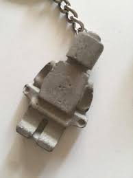 Homme De Lego Porte Cles Porte Cles En Ciment Beton Legoman Image 3 Porte Cle Lego Decoration Beton