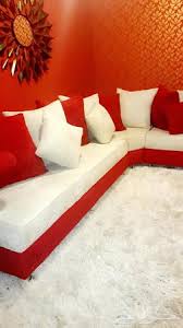 كنب احمر وبيج