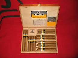 コイーバセレクション コイーバの最良の葉で巻かれたシガーです 上品な角のないまろやかな香りが特徴です かなり美味しいです cigar men cigars cuban cigars
