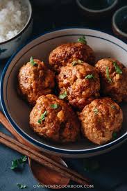 Chinese Lion S Head Pork Meatballs A Family Pork Meatball Recipe That Uses Breadcrumbs Water Chestnuts And Arom Pork Meatballs Restaurant Recipes Meatballs