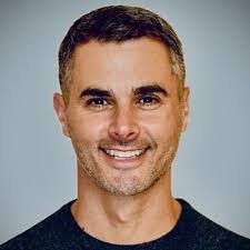 Kari Saunders's Instagram, Twitter & Facebook