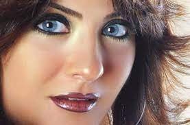 وخلال الأيام الأخيرة، انتشرت عبر مواقع التواصل الاجتماعي مقتطفات من رواية كونتز الأكثر مبيعا عيون الظلام، والتي نشرت قبل نحو 40 عاما، وفيها إشارة غريبة إلى فيروس قاتل. Ù‡ÙŠØ¯Ù‰ ÙƒØ±Ù… Ø­ÙƒØ§ÙŠØ© Ø¨Ù†Øª Ù…Ù† Ø´Ø¨Ø±Ø§ Ø¨Ø¹ÙŠÙˆÙ† Ø²Ø±Ù‚Ø§ Ù…Ù† Ø§Ù„Ø¥Ø¹Ù„Ø§Ù†Ø§Øª Ù„Ù„Ø³ÙŠÙ†Ù…Ø§ Ø¹ÙŠÙ†