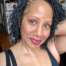 Because one's eye should match one's hat.