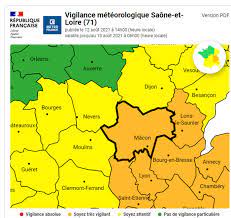 Météo france a conservé vendredi soir 15 départements en vigilance orange pour des risques d'orages, contre 26 plus tôt dans la journée. Hv7yqhacm99jqm