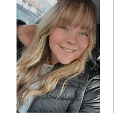 looking for a photographer for christmas pictures 📸