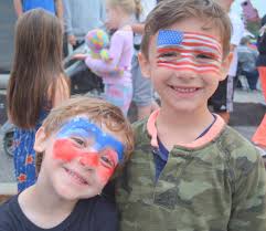Massive crowd celebrates nation's belated birthday party at The Loop!