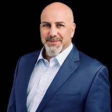 Vincent Aris's Instagram, Twitter & Facebook