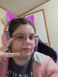 Meet Katelyn, a 21-year-old stay-at-home wife from Hawaii