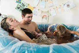 Mother Gives Birth In A Pool And The Toddler Drinks The Pool Water Wtf