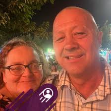 What are the black and red “caps