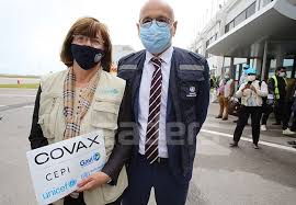 Dans le cadre de l'initiative mondiale covax, la tunisie a reçu, aujourd'hui, un 3ème lot de 158 400 doses de vaccin astra zeneca après avoir reçu par le biais du même mécanisme 98 400 doses du même vaccin et 93 600 doses de vaccin pfizer. Covax La Tunisie Recoit Aujourd Hui 93 600 Doses Du Vaccin Pfizer Biontech