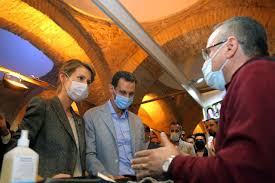 بات اللاعب الكويتي المخضرم بدر المطوع عميد لاعبي كرة القدم حول العالم، بعد مشاركته اساسيا الجمعة في. Ø¥ØµØ§Ø¨Ø© Ø¨Ø´Ø§Ø± Ø§Ù„Ø£Ø³Ø¯ ÙˆØ²ÙˆØ¬ØªÙ‡ Ø¨ÙÙŠØ±ÙˆØ³ ÙƒÙˆØ±ÙˆÙ†Ø§ Ø§Ù„Ù…Ø³ØªØ¬Ø¯ Ø§Ù„Ø®Ù„ÙŠØ¬ Ø£ÙˆÙ†Ù„Ø§ÙŠÙ†