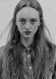 Lara Burger's Instagram, Twitter & Facebook