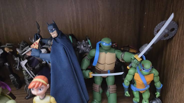 I recently got Leo & Batman from 'Batman vs. Teenage Mutant Ninja Turtles'!  : r/TMNT