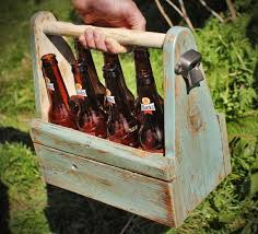 He Encontrado Este Interesante Anuncio De Etsy En Https Www Etsy Com Es Listing 191602942 Rustic Beer Tote Ca Beer Tote Wooden Beer Holder Wooden Box Designs