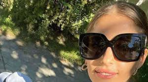 Die moderatorin postet ein foto mit ehemann und fußballer mats hummels. Pdfztkk8wnppxm