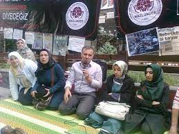 Ayhan bilgen (1970 doğumlu, sarıkamış , kars i̇l ) gazeteci, siyasetçi ve eski belediye başkanı olan kars gelen halkların demokratik. Roboski Icin Duygunu Paylas Standinin Ilk Konugu Ayhan Bilgen