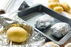 Which side of the aluminum foil should touch the food?