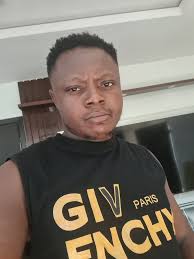 happyweekend #giveaway if 3k is can get you dinner 🍽 😋 drop share this  post and drop aza