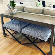 Designer Wendycallahanh Made The Most Of The Unused Space Below A Sofa Console Table To Place Living Room Seating Modern Dining Room Tables Table Behind Couch