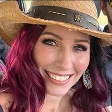 How to contact Lindsay Hudecek about a misdelivered package?