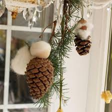 Perfect to combine with candles to create a stylish table decoration. 22 Pine Cone Crafts For Christmas Allfreechristmascrafts Com