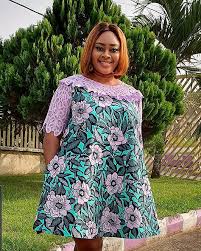 2019 decouvrez le tableau demoiselle dhonneur de christellesisi sur pinterest. 160 Idees De Robe Africaine En Dentelle Robe Africaine En Dentelle Robe Africaine Mode Africaine Robe