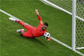 À 31 ans, lloris étrennera sa 104e sélection dimanche, loin devant les 87 de barthez, et une de plus que deschamps, dont il avait déjà battu le record de capitanats (80e. Epingle Sur Soccer