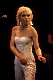 Trato de recrear la atmósfera de mediados de los '70, señala. Diy Style For Creative Fashionistas Debbie Harry Blondie Debbie Harry Debbie Harry Hot