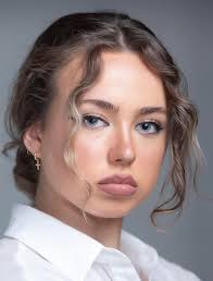 Hello Darlings, anyone know of any acting gigs/work/opportunities  available? would love to start adding more to my portfolio! I'm currently  in college studying Acting at a level 3 diploma!