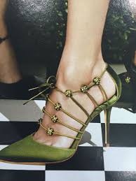 Cool Are You Wearing The Wrong Shoe Size Probably Yes Do You Know What Shoe Size You Re Supposed To Wear You Ve B Heels Manolo Blahnik Manolo Blahnik Heels