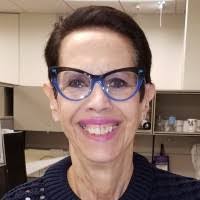 Leslie Kolb's Instagram, Twitter & Facebook