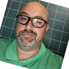 Leann Willard's Instagram, Twitter & Facebook