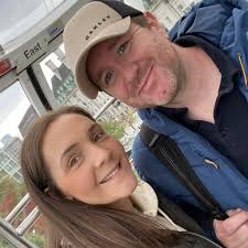 I feel like singing Christmas songs today. So here goes 🎙️ Twinkle,  twinkle little star 🌟 Point me to the nearest bar 🥂😂😂😂😂 Santé 🥂 x x