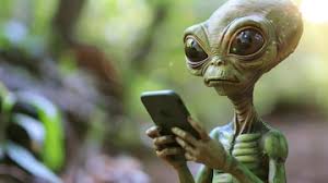 An image of an alien holding a smartphone the alien is looking at the  screen of the phone with a curious expression | Premium AI-generated image