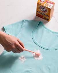 Pour some clear hair shampoo on the stain and rub the fabric together to work the shampoo into the fibers. How To Get Oil Stains Out Of Clothes Step By Step With Pictures Apartment Therapy