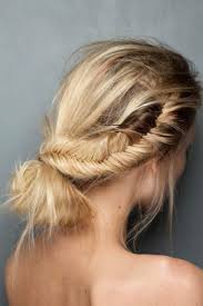 Créez rapidement et facilement un chignon professionnel grâce à notre chignon effet décoiffé. Le Chignon Coiffe Decoiffe 67 Photos Qui Vont Vous Inspirer Archzine Fr