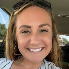 Samantha Dillard's Instagram, Twitter & Facebook