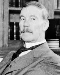 Ross Edward's Instagram, Twitter & Facebook