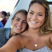 Lindsay Swan's Instagram, Twitter & Facebook