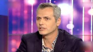 Γεννήθηκε στις 5 αυγούστου του 1974 στην αθήνα όπου και μεγάλωσε. Sygklonizei O Marios A8anasioy Gia Ton Patera Toy Den Gnwrizw Oyte Poy Brisketai Oyte Ti Kanei O An8rwpos Freegossip