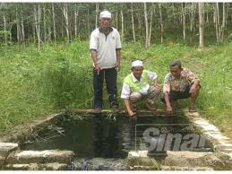 Kolam air panas ulu legong merupakan pusat rekreasi yang terbaik lagi bersih. Banjir Selut Kolam Air Panas Terjejas