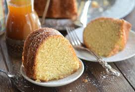 Almond Amaretto Pound Cake A Dense Moist Poundcake Flavored With Almond And Amaretto Liquor Italian Lemon Pound Cake Homemade Pound Cake Bundt Cakes Recipes
