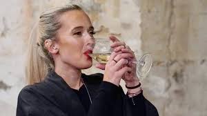 Her birthday, what she did before fame, her family life, fun trivia facts, popularity rankings, and more. U Prsu Dite U Pusy Sklenici Vina Ohrozuje Tamara Klusova Zdravi Sve Dcery Extra Cz