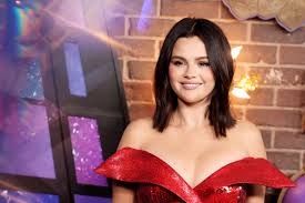 Selena Gomez Channels Twiggy and Wednesday Addams at the Governors Awards |  Glamour