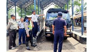 We did not find results for: Dua Mobil Elf Ini Dilarang Beroperasi Di Garut Dihub Dan Polres Beri Teguran Keras Kepada Sopir Tribun Jabar