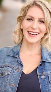 Chelsea Holt's Instagram, Twitter & Facebook